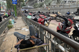 Tin tức trong ngày - Cận cảnh vỉa hè TP HCM: Nhiều nơi bị "xóa mờ"!