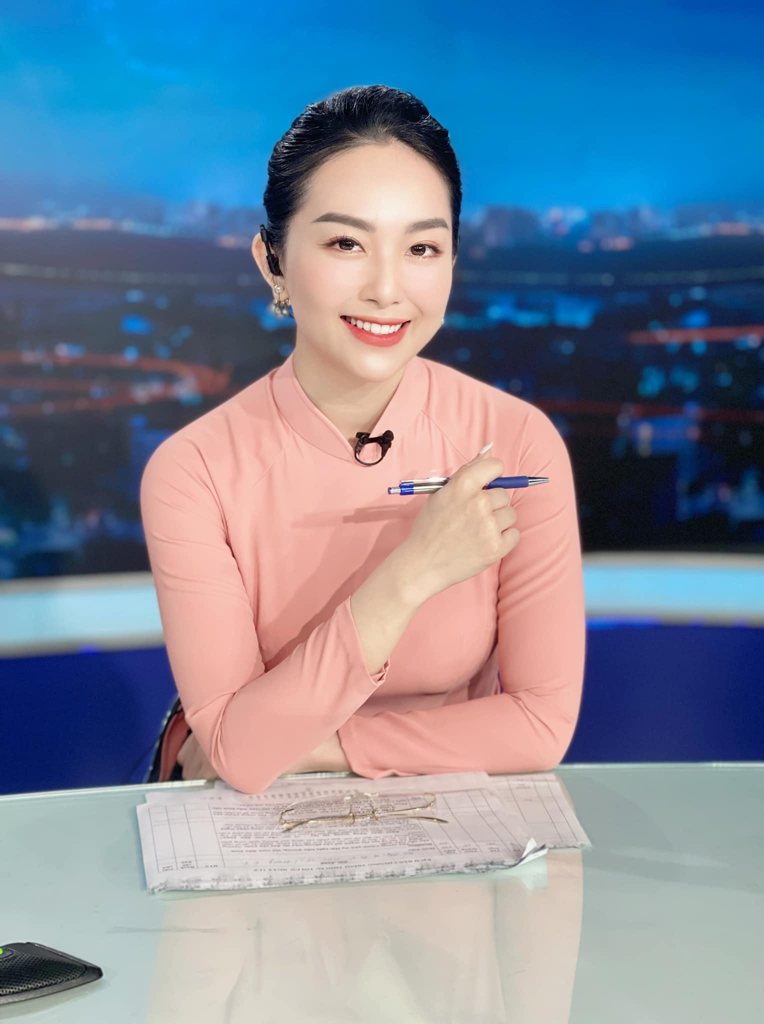 Nữ MC xinh đẹp của Đài Phát thanh và Truyền hình Nghệ An.