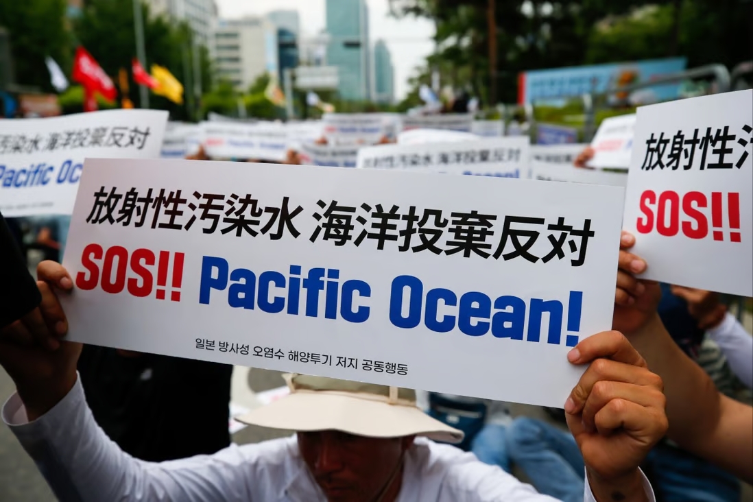 Dân Hàn Quốc biểu tình, phản đối kế hoạch xả nước thải từ nhà máy Fukushima của Nhật Bản (ảnh: SCMP)