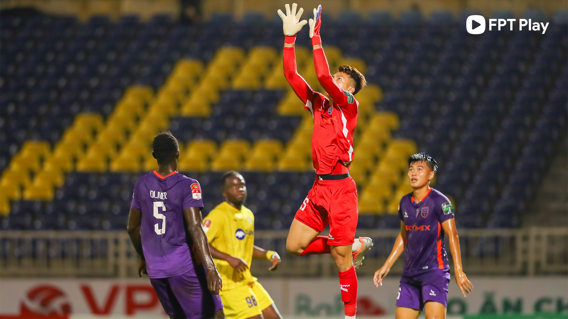 Thủ thành Minh Toàn có màn thể hiện ấn tượng tại V.League 1-2023.