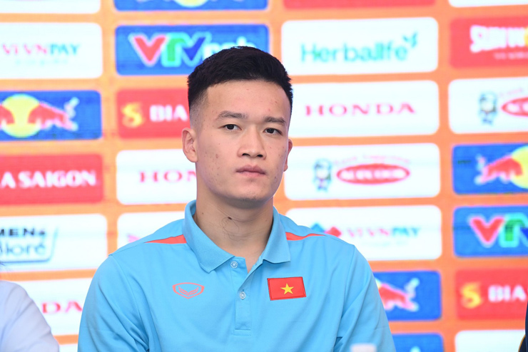 Tiền vệ Nguyễn Hoàng Đức cho rằng ĐT Việt Nam sẽ phải rất nỗ lực để thích nghi với lối chơi mới của HLV Philippe Troussier so với thời người tiền nhiệm Park Hang Seo