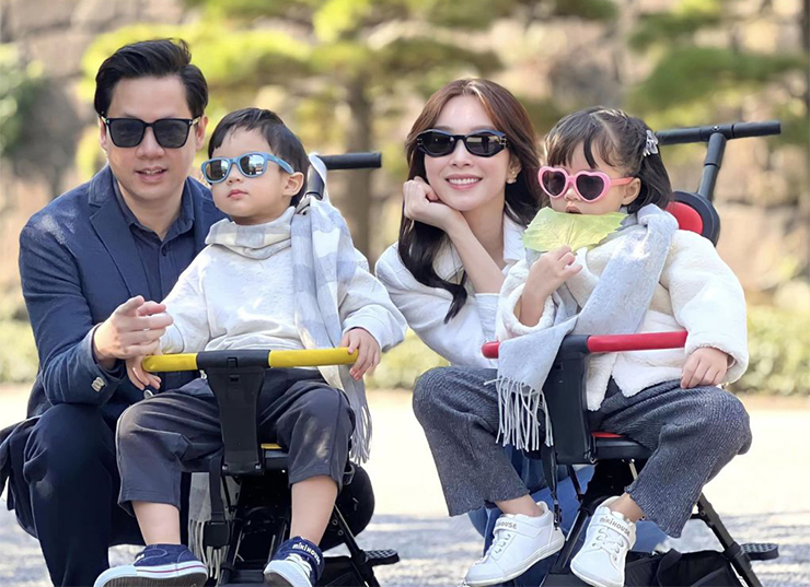Sau khi kết hôn, Thu Thảo gần như "mất hút" khỏi showbiz.&nbsp;Tháng 3/2018, hoa hậu sinh con đầu lòng, hai năm sau có bé trai thứ hai.
