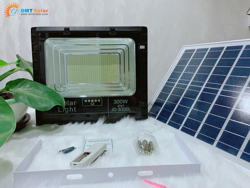 Đèn pha năng lượng mặt trời vận hành tự động, tiện ích sử dụng