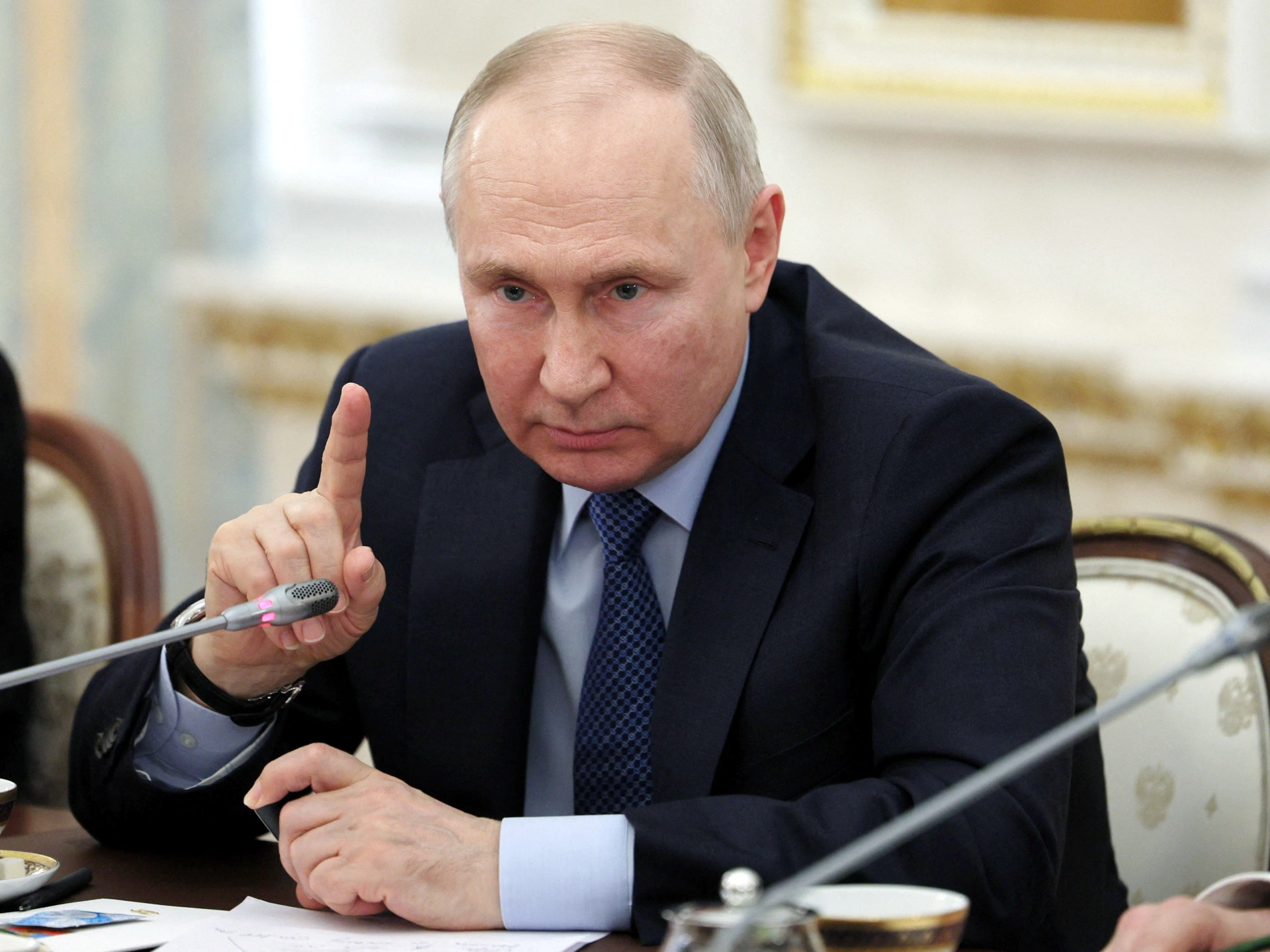 Ông Putin trả lời câu hỏi quân đội Nga có tiếp tục tiến công vào Kiev hay không - 1
