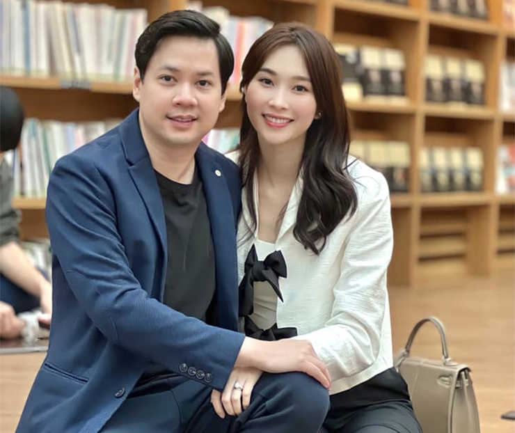 Chồng của Đặng Thu Thảo là người có gia thế giàu có và sở hữu nhiều bất động sản. Anh còn là một trong những doanh nhân trẻ tài năng được tạp chí Forbes vinh danh. Hiện tại, cả hai&nbsp;sống tại một căn biệt thự ở khu đất vàng&nbsp;quận 1 (TP.HCM).
