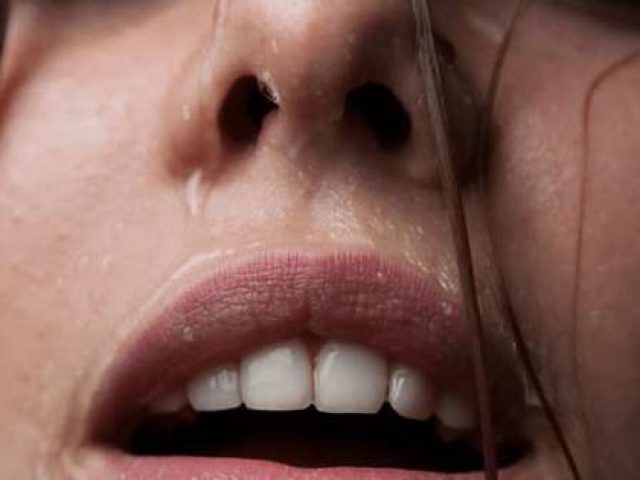 Bạn trẻ - Cuộc sống - Bối rối vì bạn gái chảy nước mắt sau lần yêu đầu