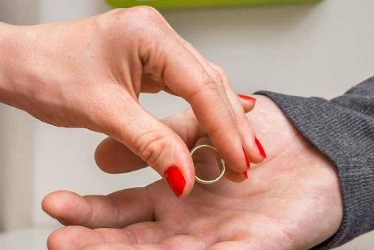 Tình yêu mù quáng của gã đàn ông muốn tình cũ quay lại: Cuộc hôn nhân tan vỡ