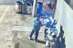 Thế giới xe - Clip: Lái xe công nghệ ngủ quên, ‘đồng nghiệp’ trộm luôn điện thoại