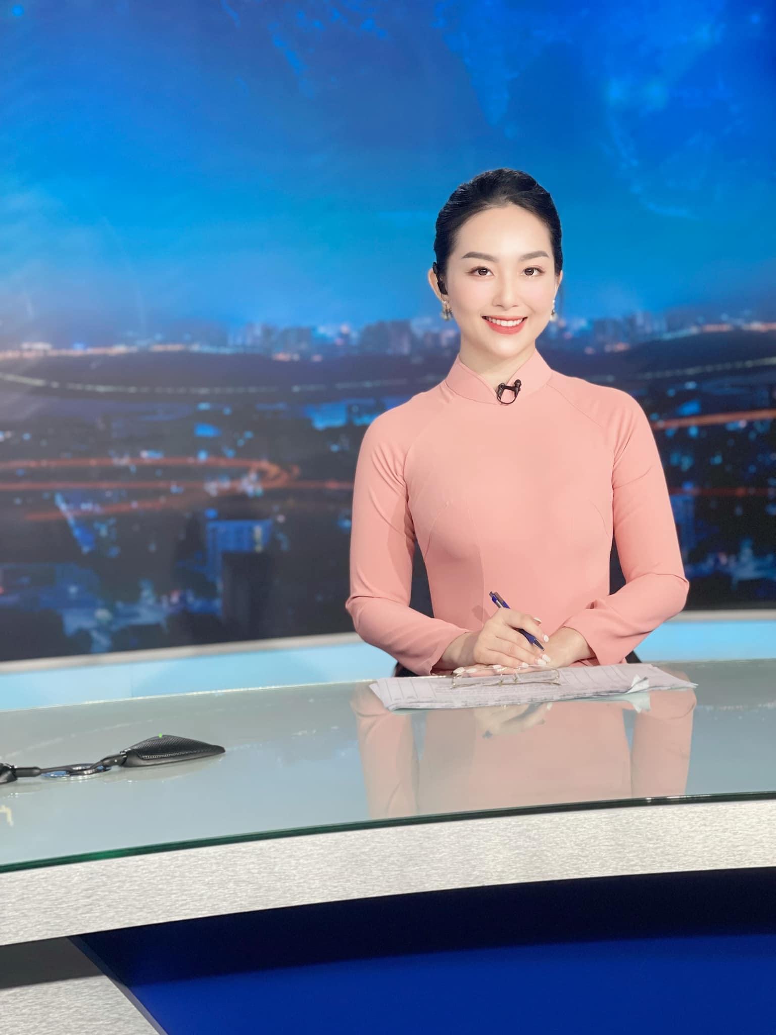 Nữ MC Đài PT&TH Nghệ An "gây bão mạng" với vẻ ngoài quá đỗi xinh đẹp khi dẫn sóng - 3