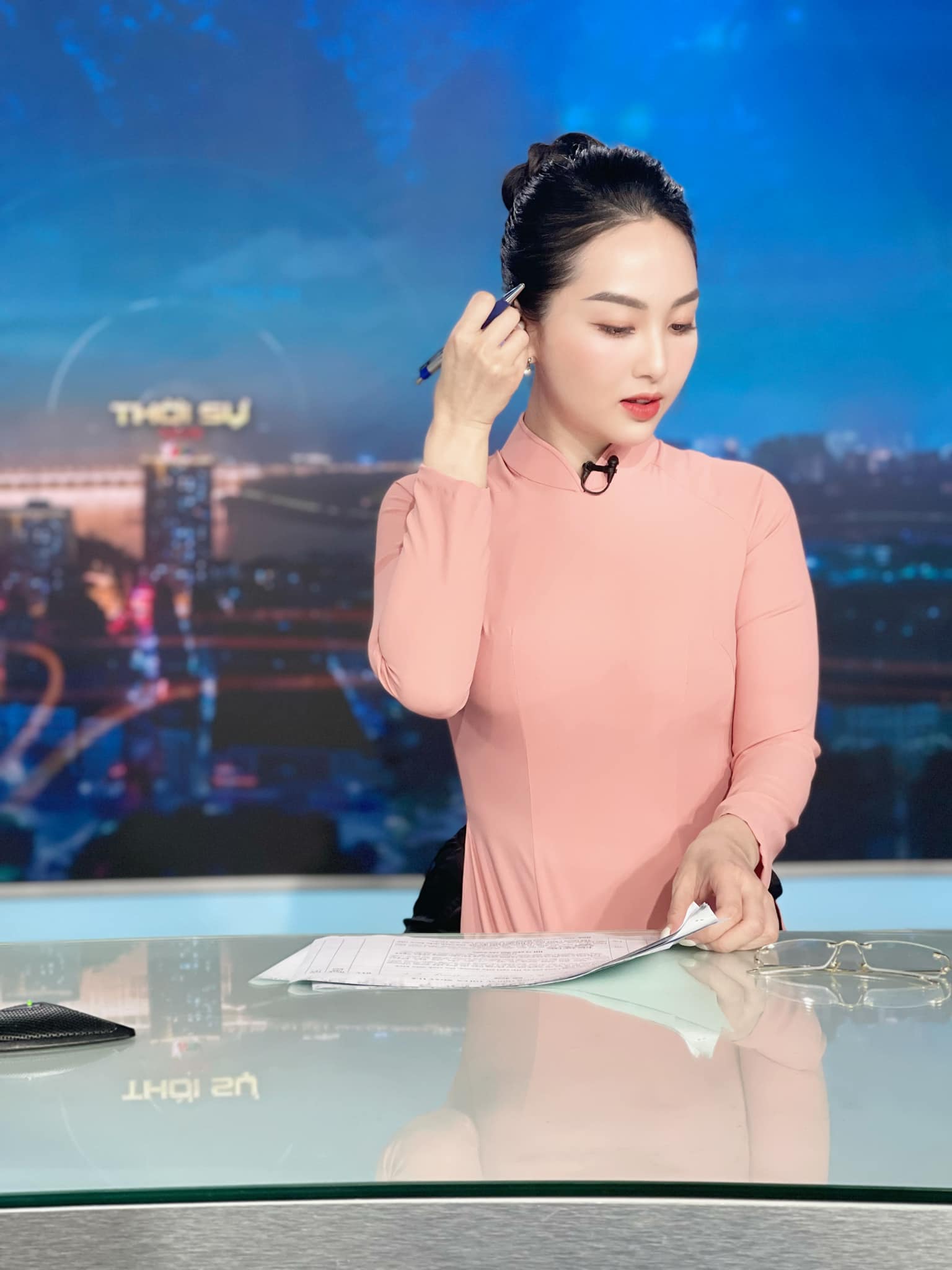 Nữ MC Đài PT&TH Nghệ An "gây bão mạng" với vẻ ngoài quá đỗi xinh đẹp khi dẫn sóng - 4