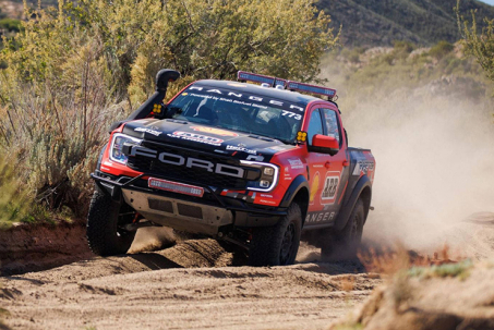 Ảnh thực tế mẫu xe Ford Ranger Raptor tham gia giải đua xe Finke...