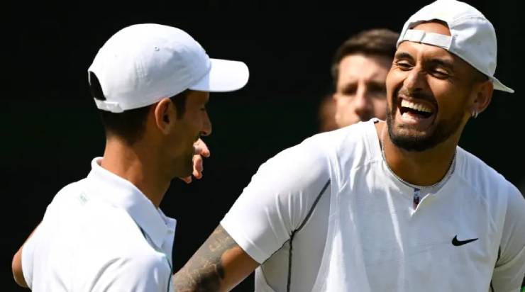 Kyrgios (phải) tự tin cản bước Djokovic (trái) tại Wimbledon 2023