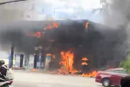 Tin tức trong ngày - Xe máy phát nổ khiến cây xăng ở Quy Nhơn bốc cháy dữ dội