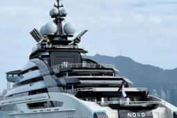 Thế giới - Siêu du thuyền của tài phiệt Nga bất ngờ "hiện hình"