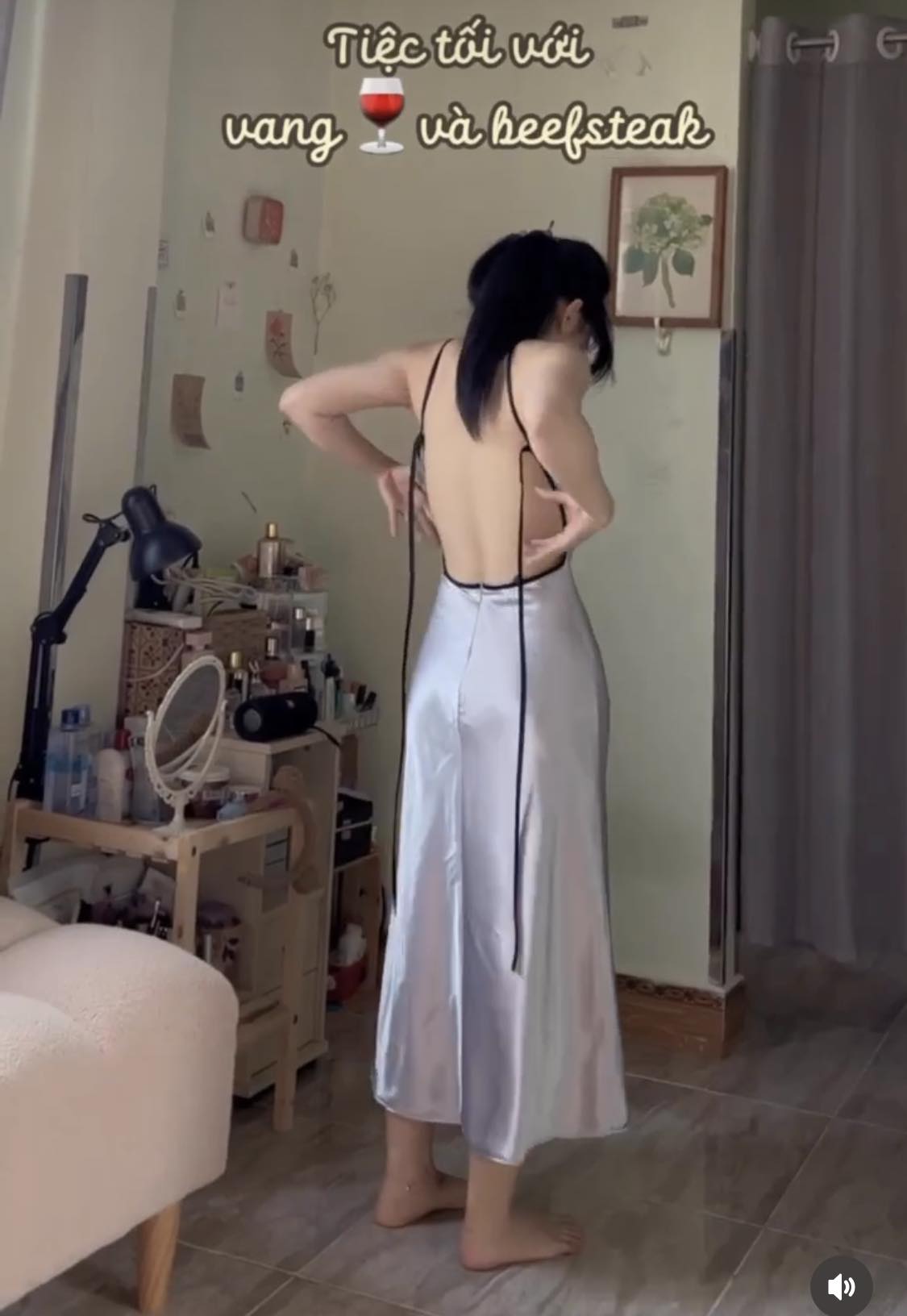 Cô gái Việt cao &#34;3 mét bẻ đôi&#34; trong clip &#34;mặc váy ngủ đi hẹn hò&#34; nhận ý kiến trái chiều - 1