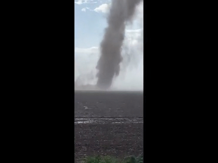 Video: Kinh hoàng lốc xoáy tấn công nước Mỹ