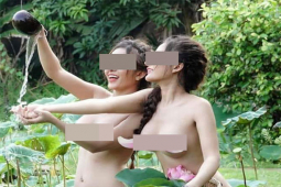 Bạn trẻ - Cuộc sống - Hai cô gái bị chỉ trích vì chụp ảnh khỏa thân bên sen HOT nhất tuần
