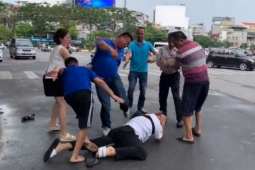 Pháp luật - Khởi tố 2 người đàn ông hành hung phóng viên Đài Truyền hình Hà Nội