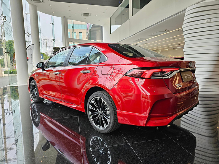 Cận cảnh Toyota Corolla Altis 2023 vừa ra mắt, giá từ 604 triệu đồng - 8