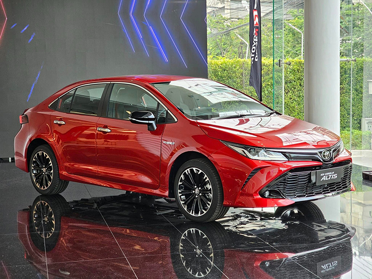 Cận cảnh Toyota Corolla Altis 2023 vừa ra mắt, giá từ 604 triệu đồng - 1