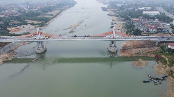 Cận cảnh cây cầu nối hai tỉnh Phú Thọ - Vĩnh Phúc sắp khánh thành - 4