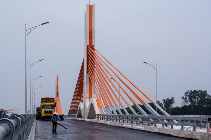 Cận cảnh cây cầu nối hai tỉnh Phú Thọ - Vĩnh Phúc sắp khánh thành - 8