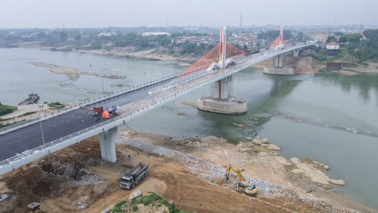 Cận cảnh cây cầu nối hai tỉnh Phú Thọ - Vĩnh Phúc sắp khánh thành - 9