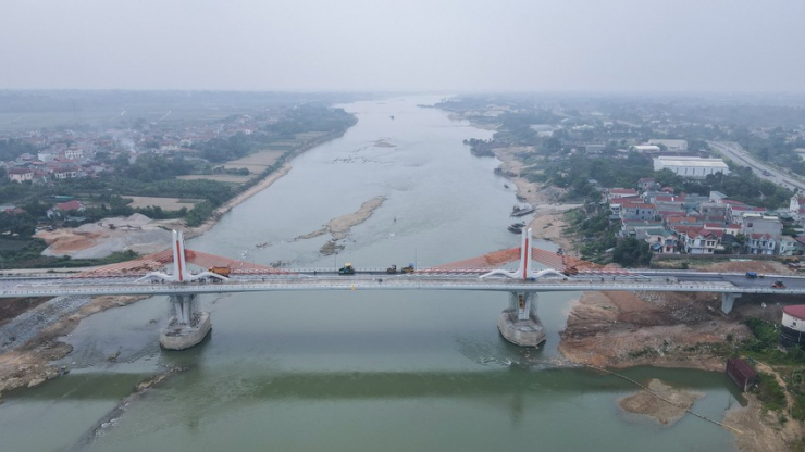 Cận cảnh cây cầu nối hai tỉnh Phú Thọ - Vĩnh Phúc sắp khánh thành - 7