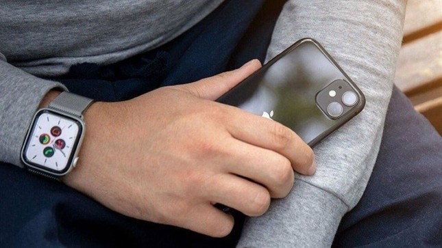 Dễ dàng định vị iPhone qua Apple Watch với tính năng mới trên iOS 17 - 1