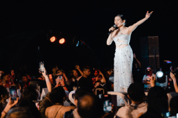 Nhạc - Lệ Quyên rủ khán giả mặc đồ tắm đi xem show