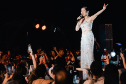 Nhạc - Lệ Quyên rủ khán giả mặc đồ tắm đi xem show