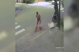 Pháp luật - Video: Người phụ nữ cười tươi rói khi bị giật dây chuyền vàng và sự thật bất ngờ phía sau