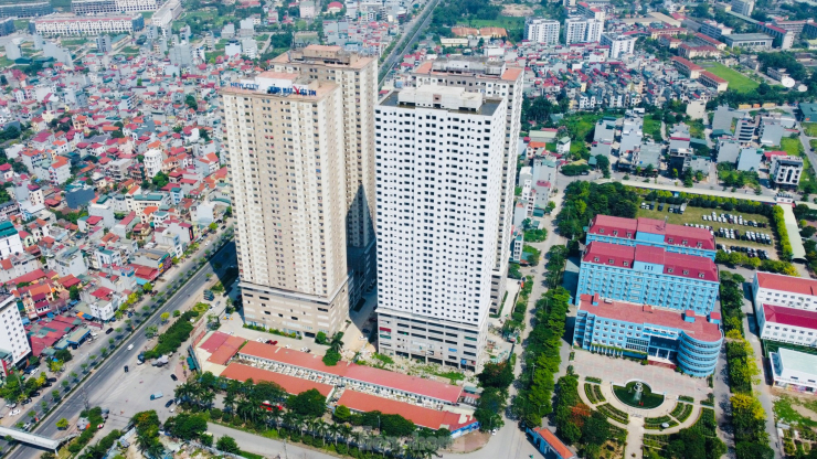 Dự án tổ hợp nhà ở xã hội và dịch vụ thương mại AZ Thăng Long nằm ở xã Kim Chung, huyện Hoài Đức, Hà Nội.