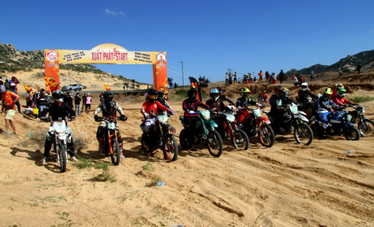 Giải đua ôtô - mô tô địa hình trên cát Ninh Thuận - Bình Thuận mở rộng năm 2023. Ảnh: Đ.K