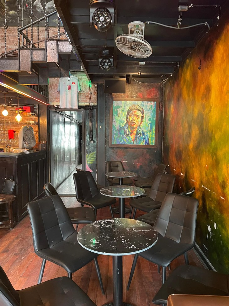 Điều đặc biệt trong căn nhà bạc tỷ giữa phố cổ của nam ca sĩ vừa nhập viện sau 18 ngày ăn chay - 13