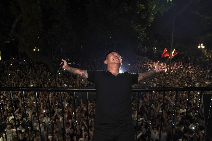 Điều đặc biệt trong căn nhà bạc tỷ giữa phố cổ của nam ca sĩ vừa nhập viện sau 18 ngày ăn chay - 17