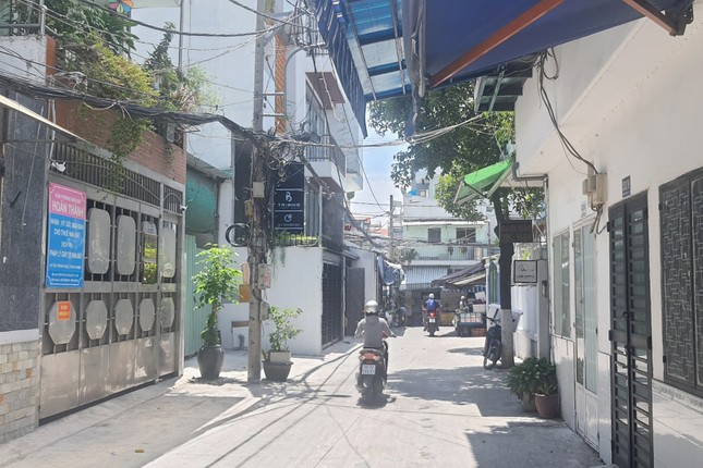 Con hẻm xảy ra vụ cướp giật (Ảnh: Hoàng Thuận).