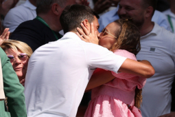 Thể thao - Djokovic ôm hôn "Nàng thơ", Nadal có thể tái xuất sớm (Tennis 24/7)