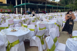 Kinh doanh - Bất ngờ trúng số hơn 16 tỷ đồng, người đàn ông bày 200 bàn tiệc ở nghĩa trang