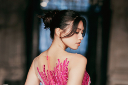 Thời trang - Tiểu Vy sải bước quyến rũ trong show thời trang tại Ý