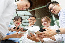 Công nghệ thông tin - Nhiều ứng dụng ngân hàng “chịu chi” ưu đãi tới 100.000 đồng khi gọi taxi, đặt vé tàu, xe khách