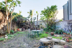 Kinh doanh - Ngôi nhà bỏ hoang, dây leo chằng chịt “không thể ở được” vẫn có giá 40 tỷ