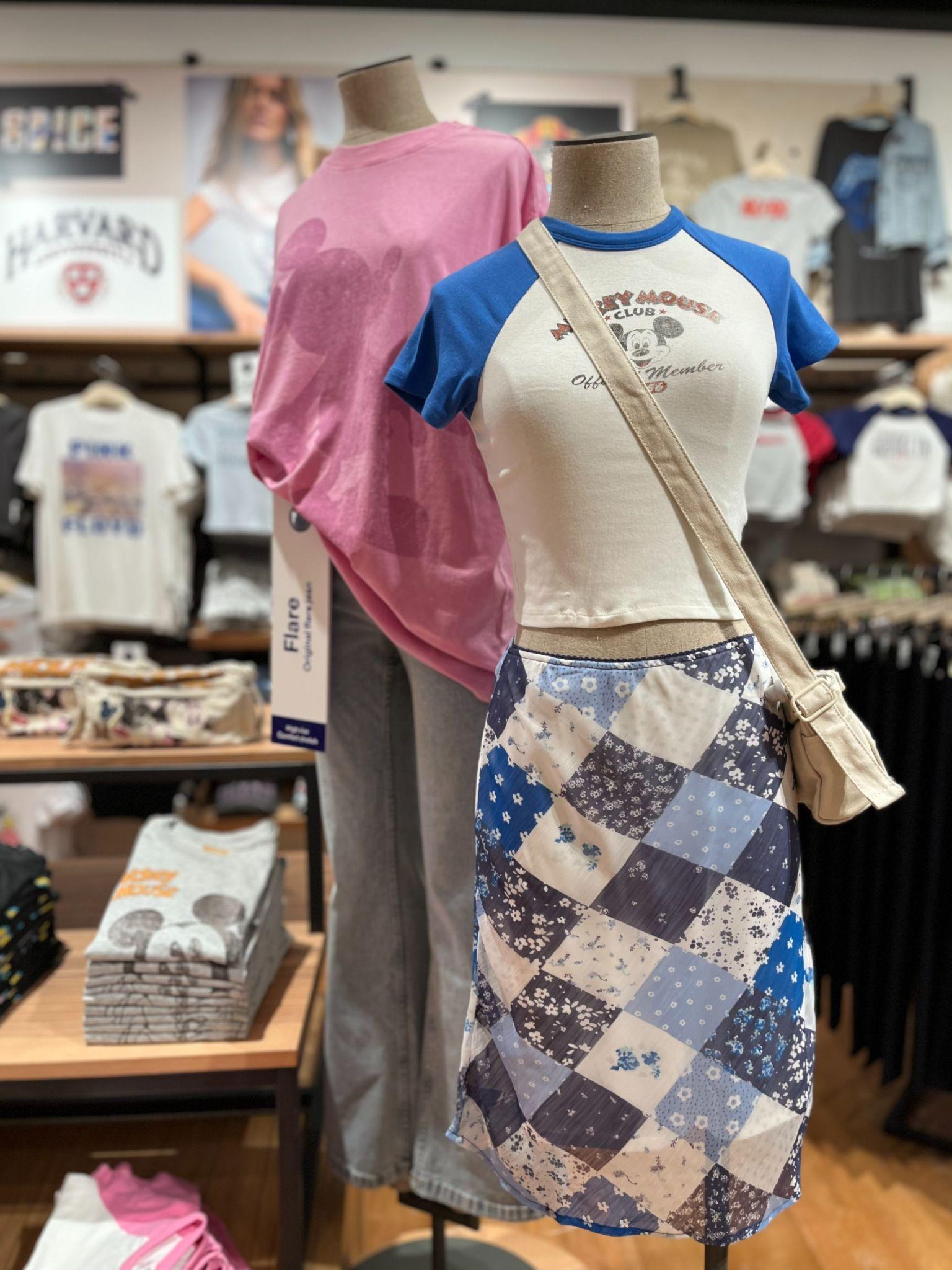 Bên cạnh hình in đa dạng, những mẫu áo thun họa tiết của Cotton On luôn có chương trình ưu đãi Giảm 50% khi mua áo thứ 2 siêu hời