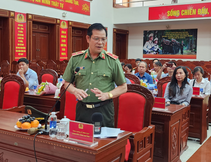 Thiếu tướng Lê Vinh Quy thông tin về vụ tấn công trụ sở xã với cơ quan báo chí
