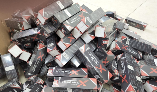 Cận cảnh những hộp thực phẩm chức năng tăng cường sinh lý đàn ông rởm được lực lượng Công an thu giữ từ đường dây này.