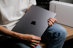 Apple làm khó người dùng MacBook Air 15 inch