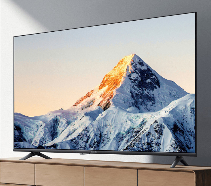 Xiaomi TV EA43 không chỉ có khung kim loại nguyên khối mà còn trang bị viền mỏng.