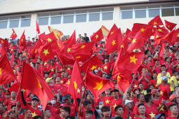 Bóng đá - Cờ bay rợp trời, CĐV "nhuộm đỏ" sân Thiên Trường tiếp lửa ĐT Việt Nam đấu Syria