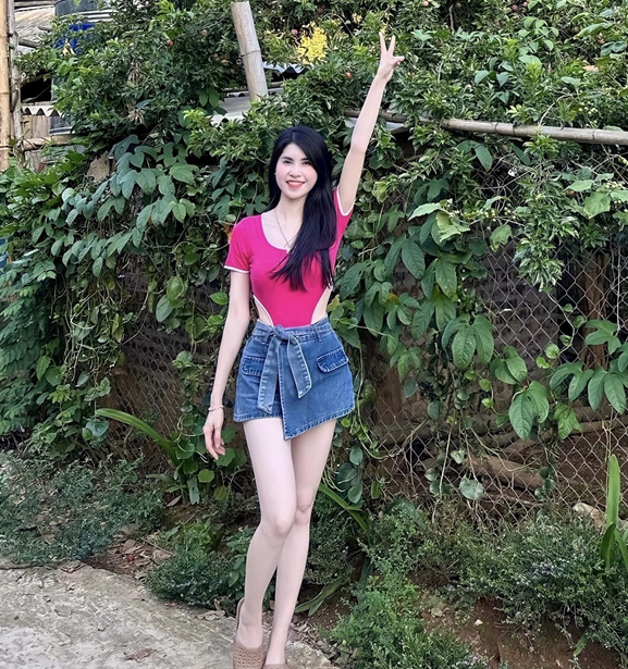 Hot girl Thanh Trà khoe da trắng phát sáng bên vườn rau - 3