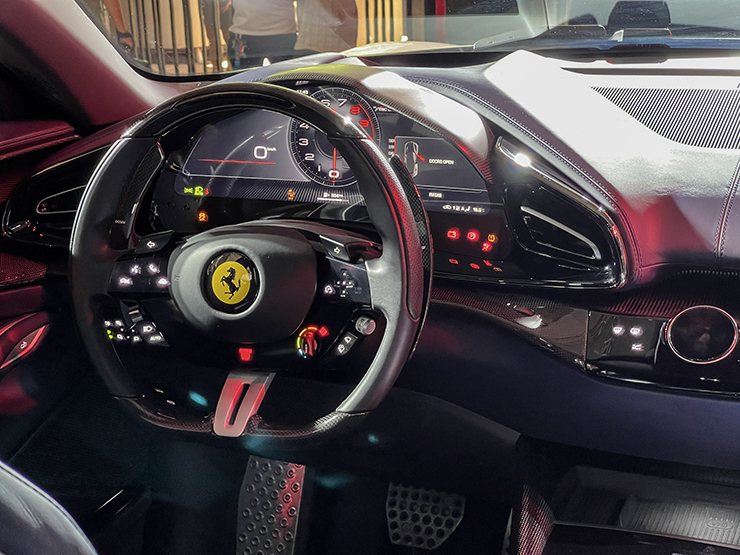 Siêu SUV đầu tiên của Ferrari ra mắt khách hàng Việt Nam, giá bán dự đoán từ 40 tỷ đồng - 13